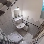 Appartamento 55m² 2 Zimmer-monteurswohnung Mit 4 Einzelnen Betten