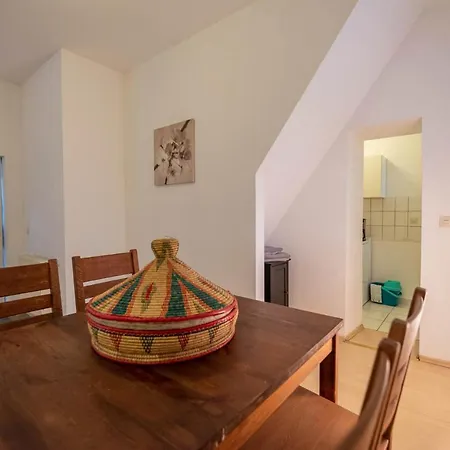 55m² 2 Zimmer-monteurswohnung Mit 4 Einzelnen Betten Apartment Nieder-Saulheim