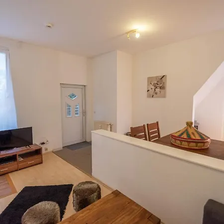 Apartment 55m² 2 Zimmer-monteurswohnung Mit 4 Einzelnen Betten