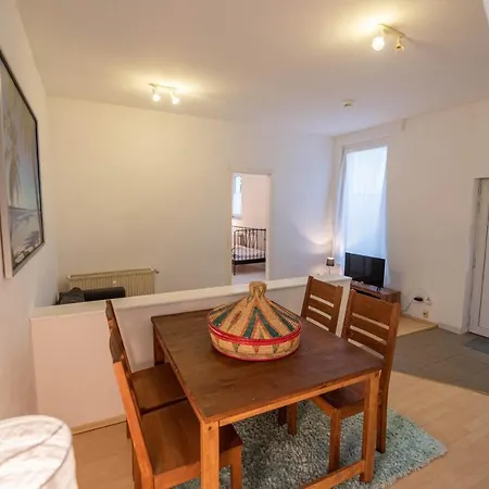 55m² 2 Zimmer-monteurswohnung Mit 4 Einzelnen Betten Nieder-Saulheim