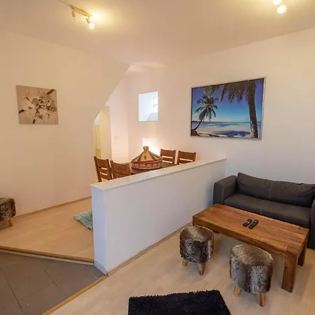 55m² 2 Zimmer-monteurswohnung Mit 4 Einzelnen Betten