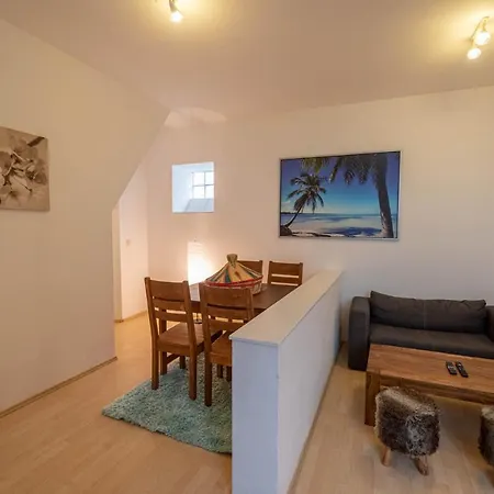 55m² 2 Zimmer-monteurswohnung Mit 4 Einzelnen Betten *