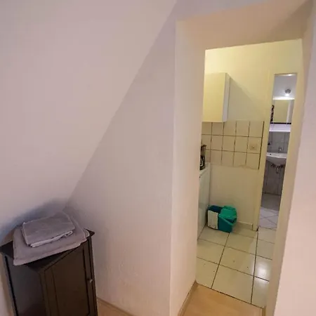 55m² 2 Zimmer-monteurswohnung Mit 4 Einzelnen Betten Nieder-Saulheim