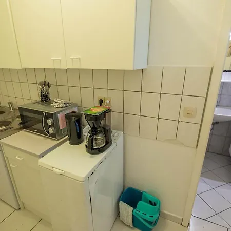 55m² 2 Zimmer-monteurswohnung Mit 4 Einzelnen Betten Nieder-Saulheim