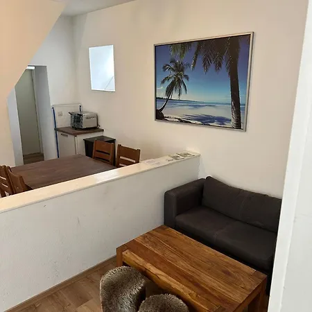 55m² 2 Zimmer-monteurswohnung Mit 4 Einzelnen Betten Nieder-Saulheim