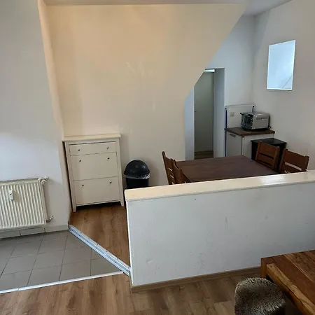 55m² 2 Zimmer-monteurswohnung Mit 4 Einzelnen Betten *